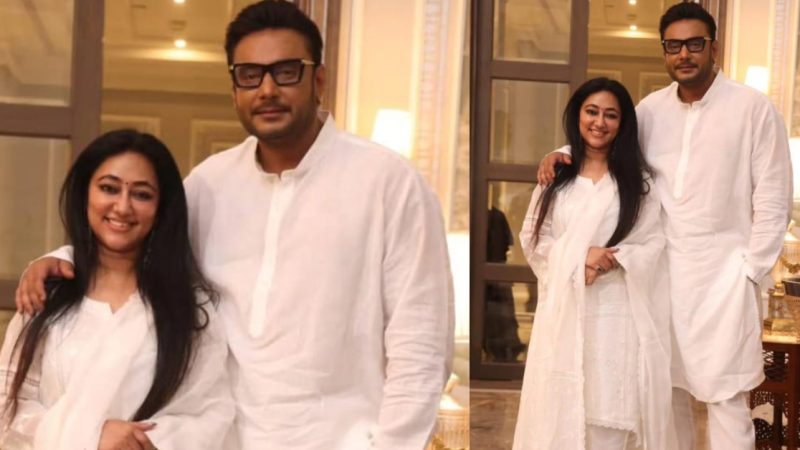 ಬಿಳಿ ಬಣ್ಣದ ಉಡುಗೆಯಲ್ಲಿ ದರ್ಶನ್, ವಿಜಯಲಕ್ಷ್ಮಿ ಪೋಸ್- ಫ್ಯಾನ್ಸ್‌ ದಿಲ್‌ ಖುಷ್