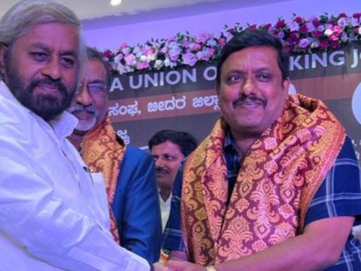 ದ್ವಾರಕೀಶ್‌ ಪ್ರಶಸ್ತಿ ಸ್ವೀಕರಿಸಿದ ಸಿನಿಮಾ ಪತ್ರಕರ್ತ ಜಗದೀಶ್‌ ಕುಮಾರ್